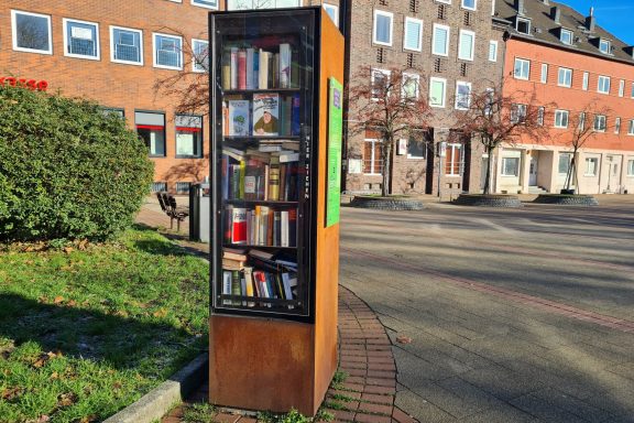 Bücherschrank am Karnaper Markt